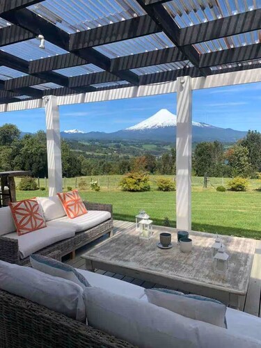 Gorgeous 6-bedroom country house in charming Los Lagos