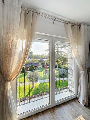 Interior - Gite Jade - Four Bedroom House, Sleeps 8 (Samois-sur-Seine)