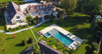 Gite Jade - Four Bedroom House, Sleeps 8