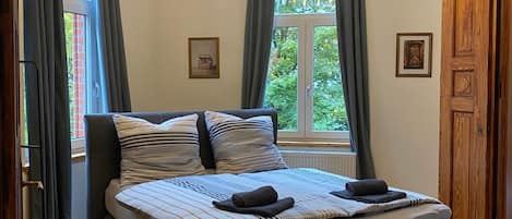 Strykejern/-brett, internettilgang og sengetøy