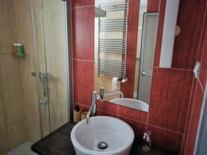 Hair dryer, towels, soap, toilet paper - Razor Vista Apartments in the Soča Valley - Apartment M (Tolmin)