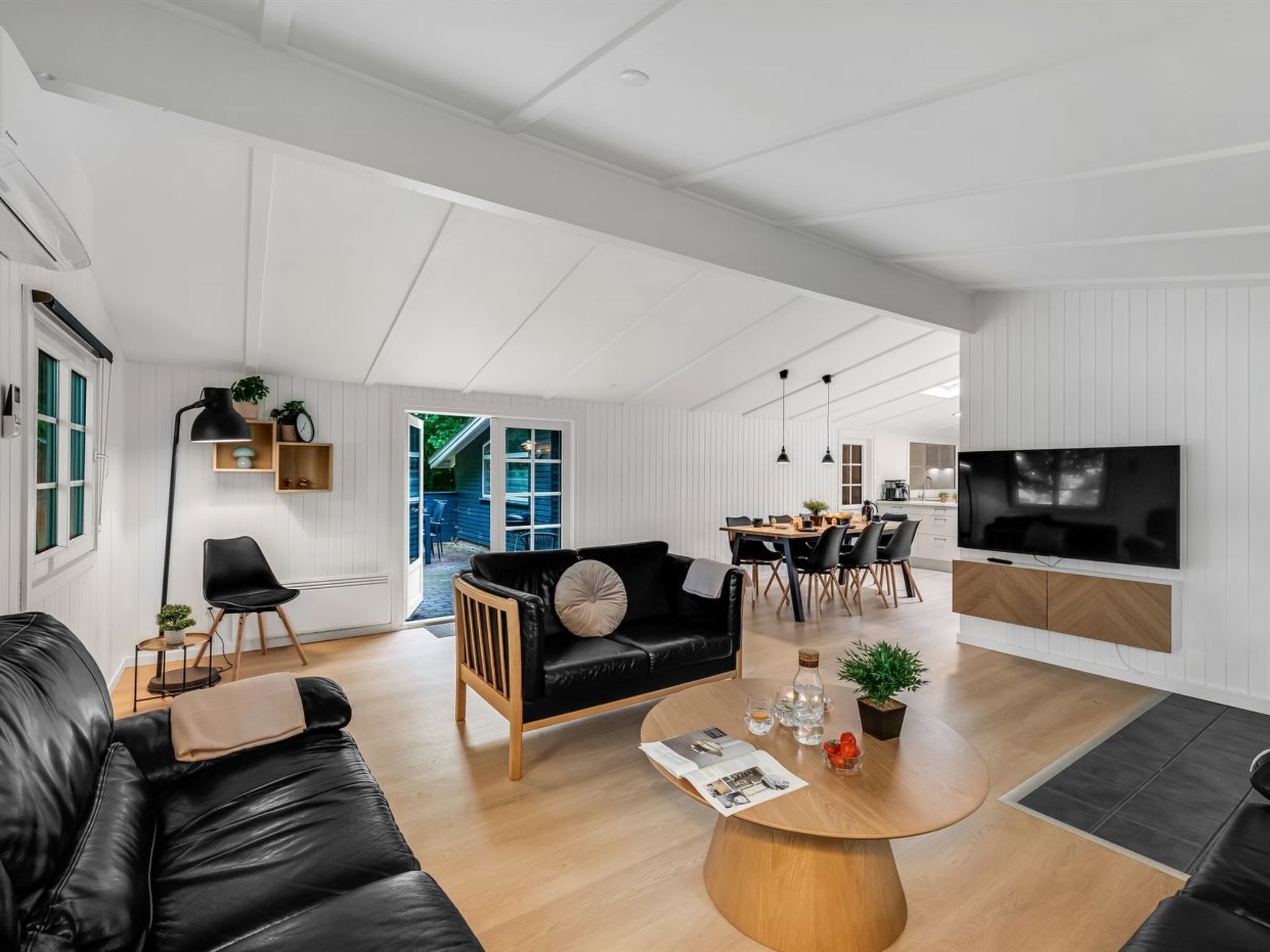 Télévision, cheminée