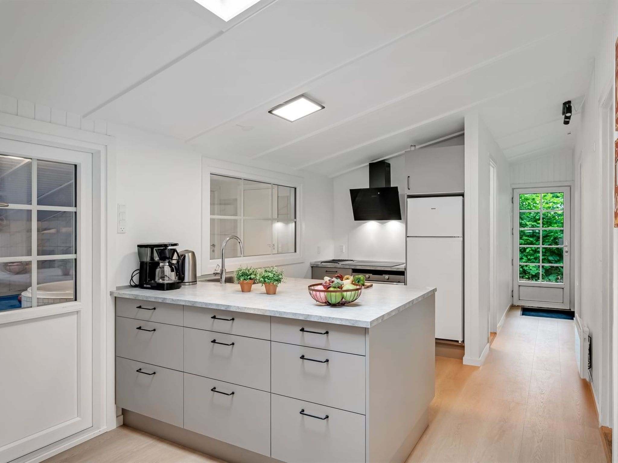 Fridge, dishwasher, cookware/dishes/utensils