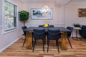 Dining - Charming 2BR for Longer Visits in CLT (Charlotte)