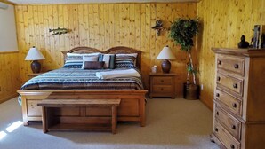 2 bedrooms, iron/ironing board, free WiFi, bed sheets - Yellowstone Mountain View bunk house in Tom Miner Basin (Emigrant)
