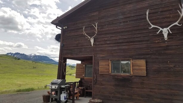 Exterior - Yellowstone Mountain View bunk house in Tom Miner Basin (Emigrant)