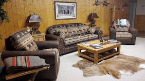 Smart TV - Yellowstone Mountain View bunk house in Tom Miner Basin (Emigrant)