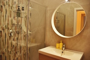 Bathroom - Centro Storico Rooms (Naples)