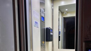 Lift - Centro Storico Rooms (Naples)
