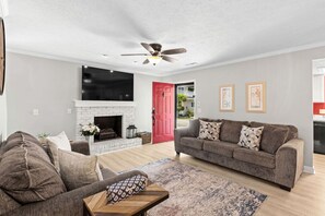 TV, fireplace - 3 bedroom house in North Myrtle (North Myrtle Beach)