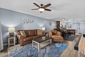 TV - Two bedroom steps from the beach fully updated! (Myrtle Beach)