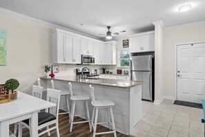 Coffee/tea maker, fridge, microwave, oven - Updated 2 bedroom 2 bath in barefoot landing (North Myrtle Beach)