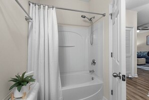 Bathroom - Updated 2 bedroom 2 bath in barefoot landing (North Myrtle Beach)