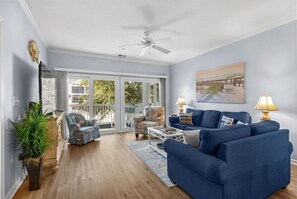 TV, books - 3bedroom condo in Ocean Keyes, North Myrtle (North Myrtle Beach)