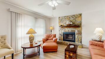 House, Multiple Beds, Patio, Garden View (Cozy Palm Bay Get Away) | Living area