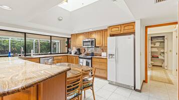 House, Multiple Beds, Pool Access, Garden View (St Christopher's Retreat) | Private kitchen | Dining tables