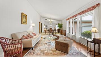 House, Berbilang Katil, Pool Access, Garden View (St Christopher's Retreat) | Ruang tamu