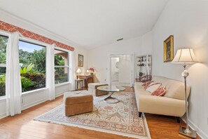 Nhà, nhiều giường, có thể sử dụng hồ bơi, quang cảnh vườn (St Christopher's Retreat) | Nội thất