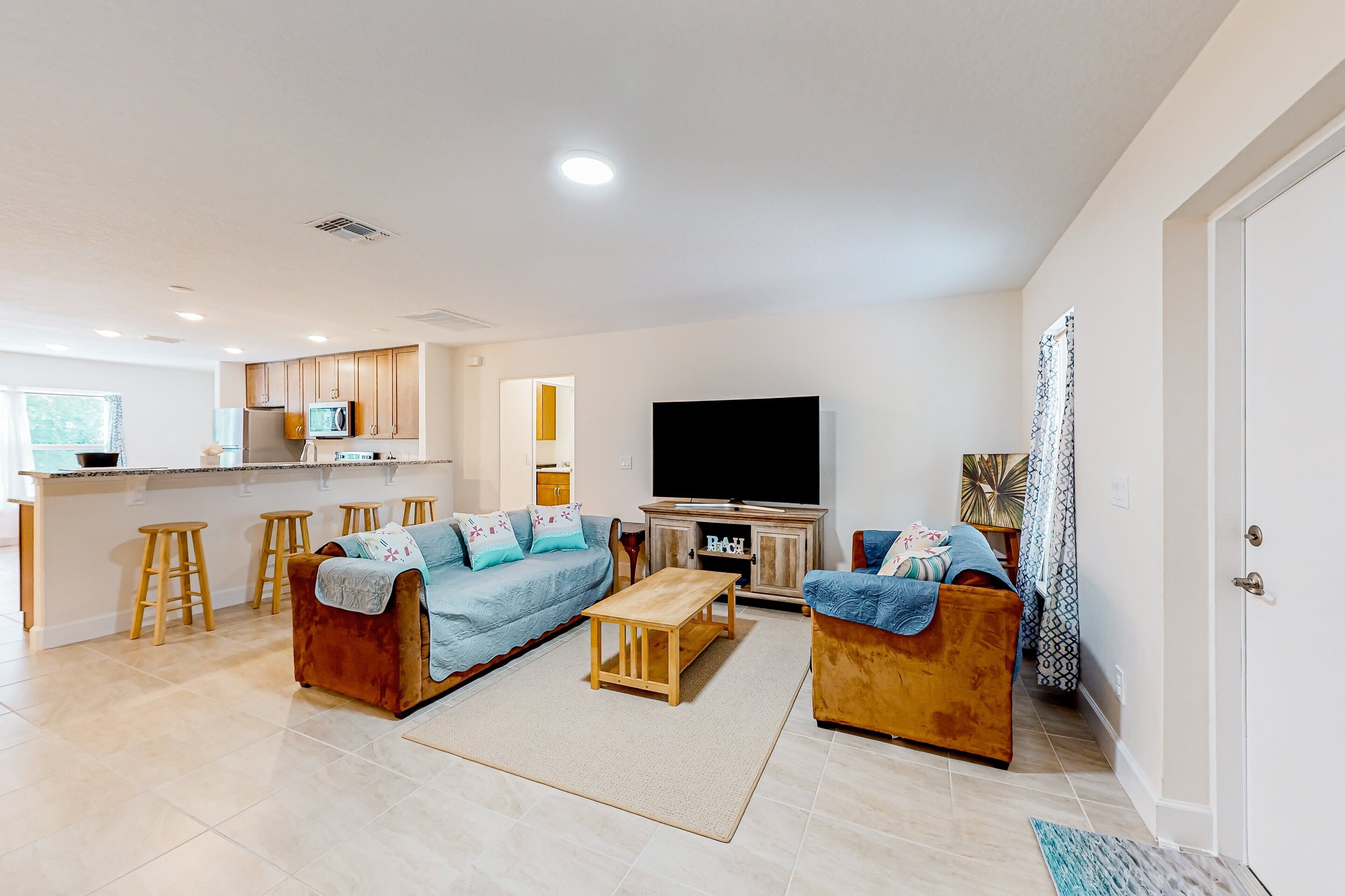 House, Multiple Beds, Patio, Garden View (Tropical Haven Retreat) | Living area