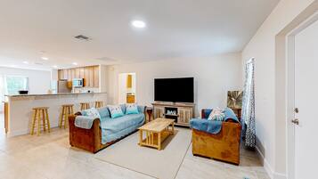 House, Multiple Beds, Patio, Garden View (Tropical Haven Retreat) | Living area