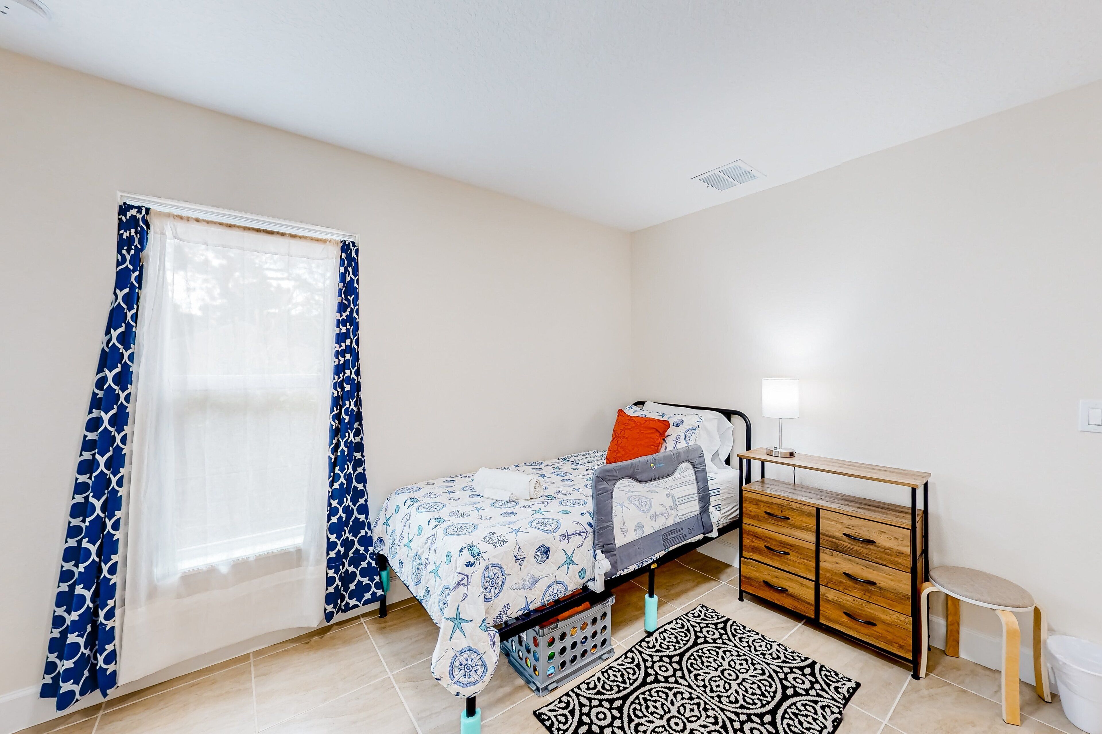 4 bedrooms, individually decorated, individually furnished, bed sheets