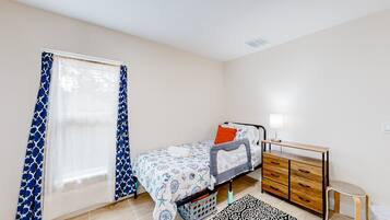 4 bedrooms, individually decorated, individually furnished, bed sheets