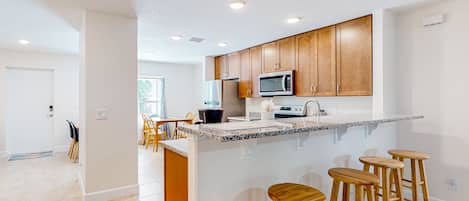 House, Multiple Beds, Patio, Garden View (Tropical Haven Retreat) | Dining