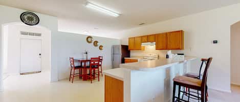 Hus, flere senger, terrasse, hageutsikt (Palm Bay Cove) | Eget kjøkken | Kjøleskap, mikrobølgeovn, ovn og oppvaskmaskin