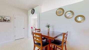 House, Multiple Beds, Patio, Garden View (Palm Bay Cove) | Dining