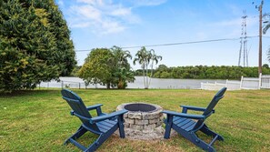 Property grounds - Lakehouse Sunsets (Sebastian)