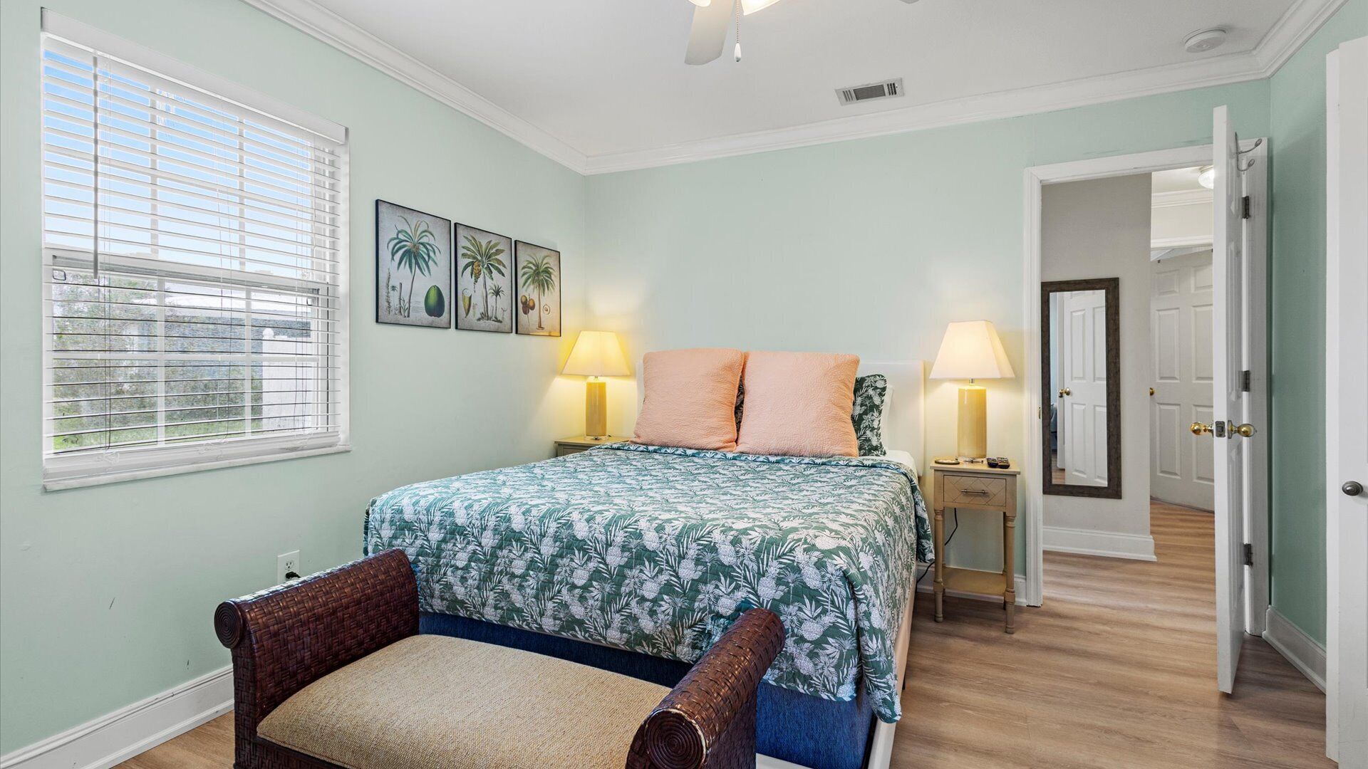 House, Multiple Beds, Pool Access (Lakehouse Sunsets)