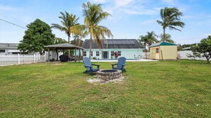 Property grounds - Lakehouse Sunsets (Sebastian)