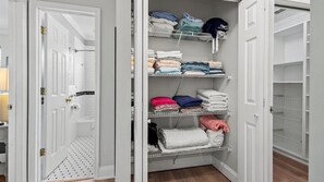 Nhà, nhiều giường, có thể sử dụng hồ bơi (Lakehouse Sunsets) | Nội thất