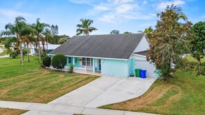 Exterior - Lakehouse Sunsets (Sebastian)