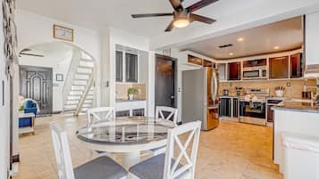 House, Multiple Beds, Patio, Garden View (Paradise Dream Vacations #1) | Private kitchen | Dining tables