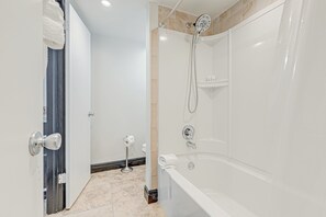 House, Multiple Beds, Patio, Garden View (Paradise Dream Vacations #1) | Bathroom | Free toiletries, towels, toilet paper - Paradise Dream Vacations #1 (Indialantic)