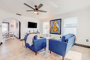 Living area - Paradise Dream Vacations #1 (Indialantic)