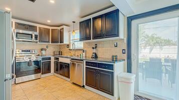 House, Multiple Beds, Patio, Garden View (Paradise Dream Vacations #1) | Private kitchen | Dining tables