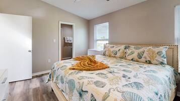 3 bedrooms, individually decorated, individually furnished, bed sheets