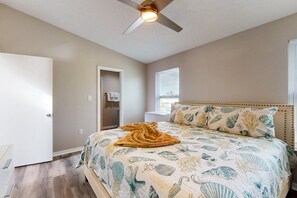 House, Multiple Beds, Balcony, Garden View (Paradise Dream Vacations #2) | 3 bedrooms, individually decorated, individually furnished, bed sheets - Paradise Dream Vacations #2 (Indialantic)