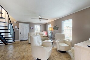 House, Multiple Beds, Balcony, Garden View (Paradise Dream Vacations #2) | Interior - Paradise Dream Vacations #2 (Indialantic)