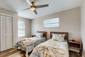 3 habitaciones, decoración personalizada y muebles diferentes 