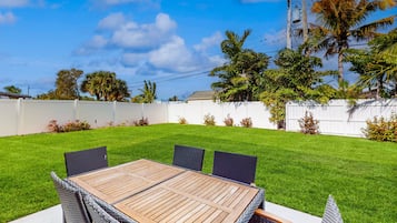 House, Multiple Beds, Balcony, Garden View (Paradise Dream Vacations #2) | Outdoor dining