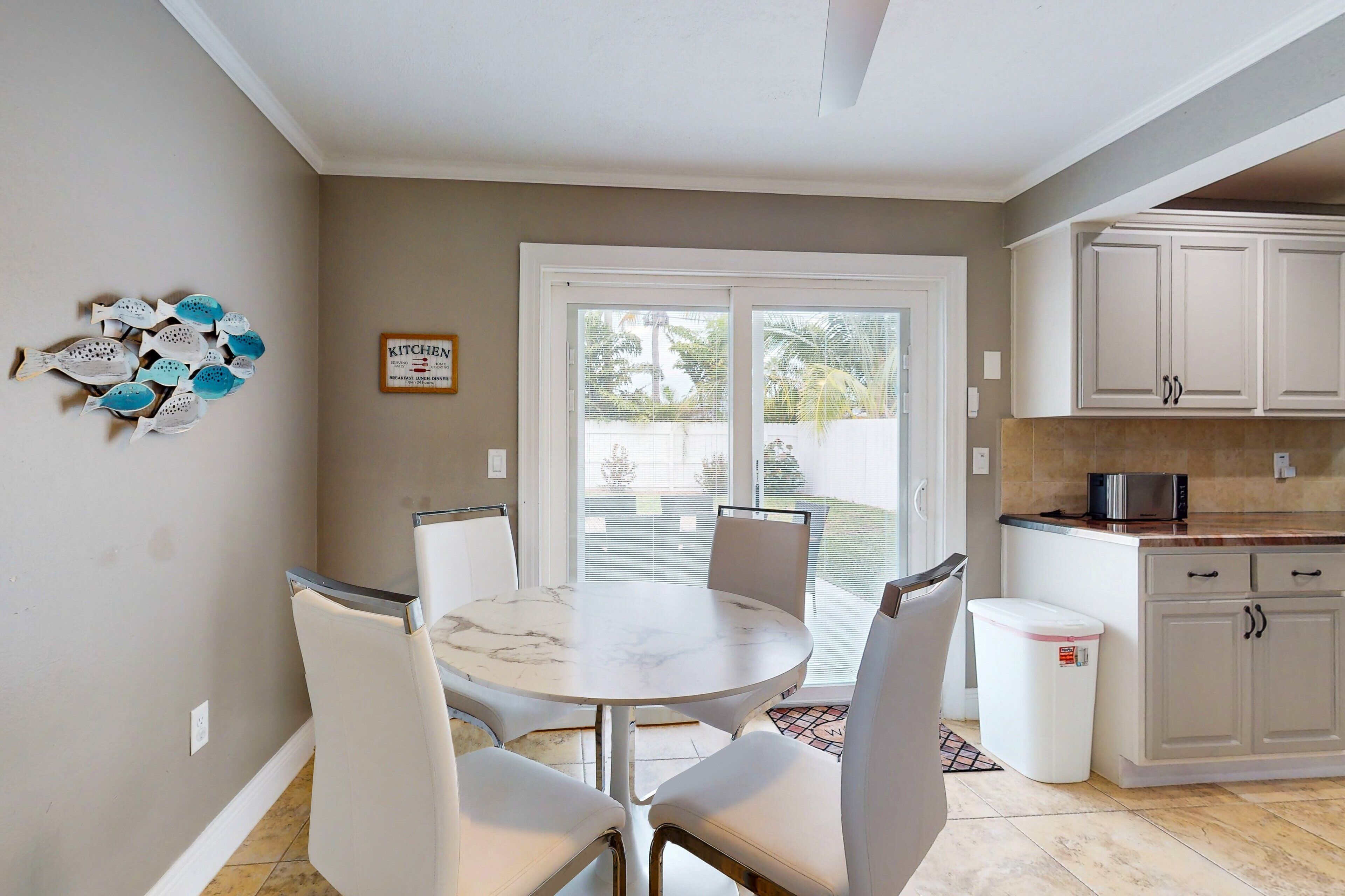 House, Multiple Beds, Balcony, Garden View (Paradise Dream Vacations #2) | Dining