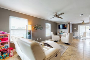 House, Multiple Beds, Balcony, Garden View (Paradise Dream Vacations #2) | Interior - Paradise Dream Vacations #2 (Indialantic)