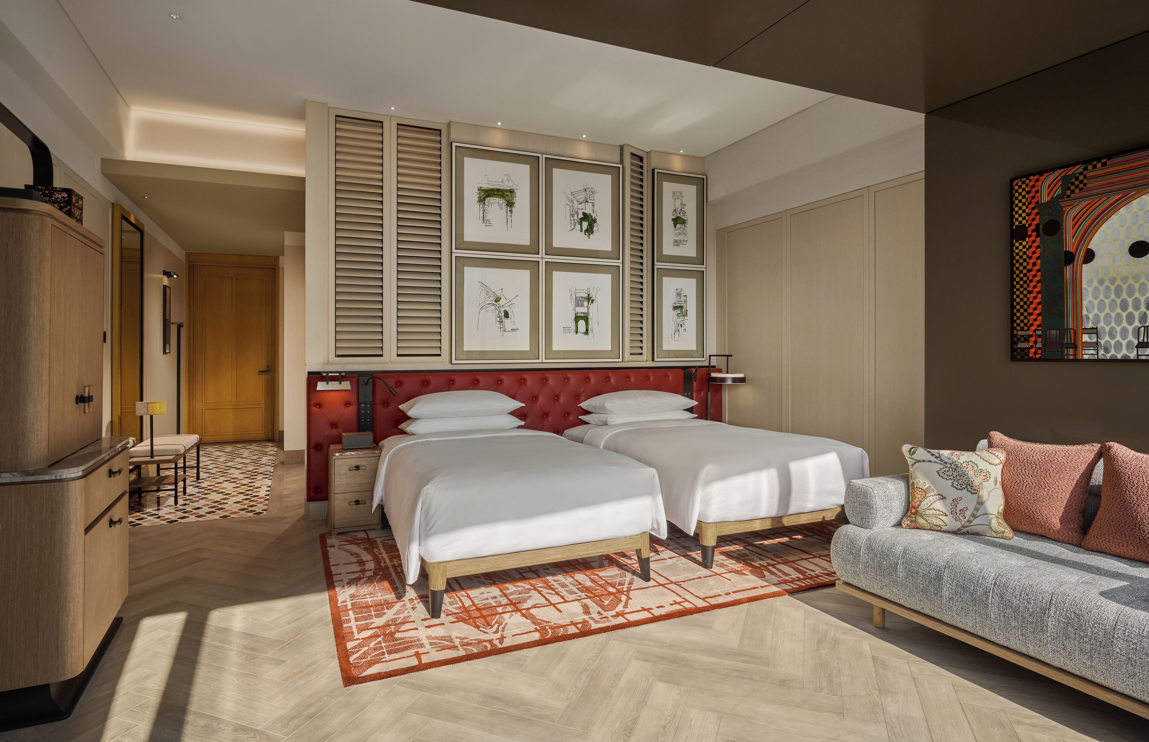 Minibar amb articles gratuïts i caixa forta a l'habitació 