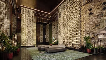 Coin salon dans le hall