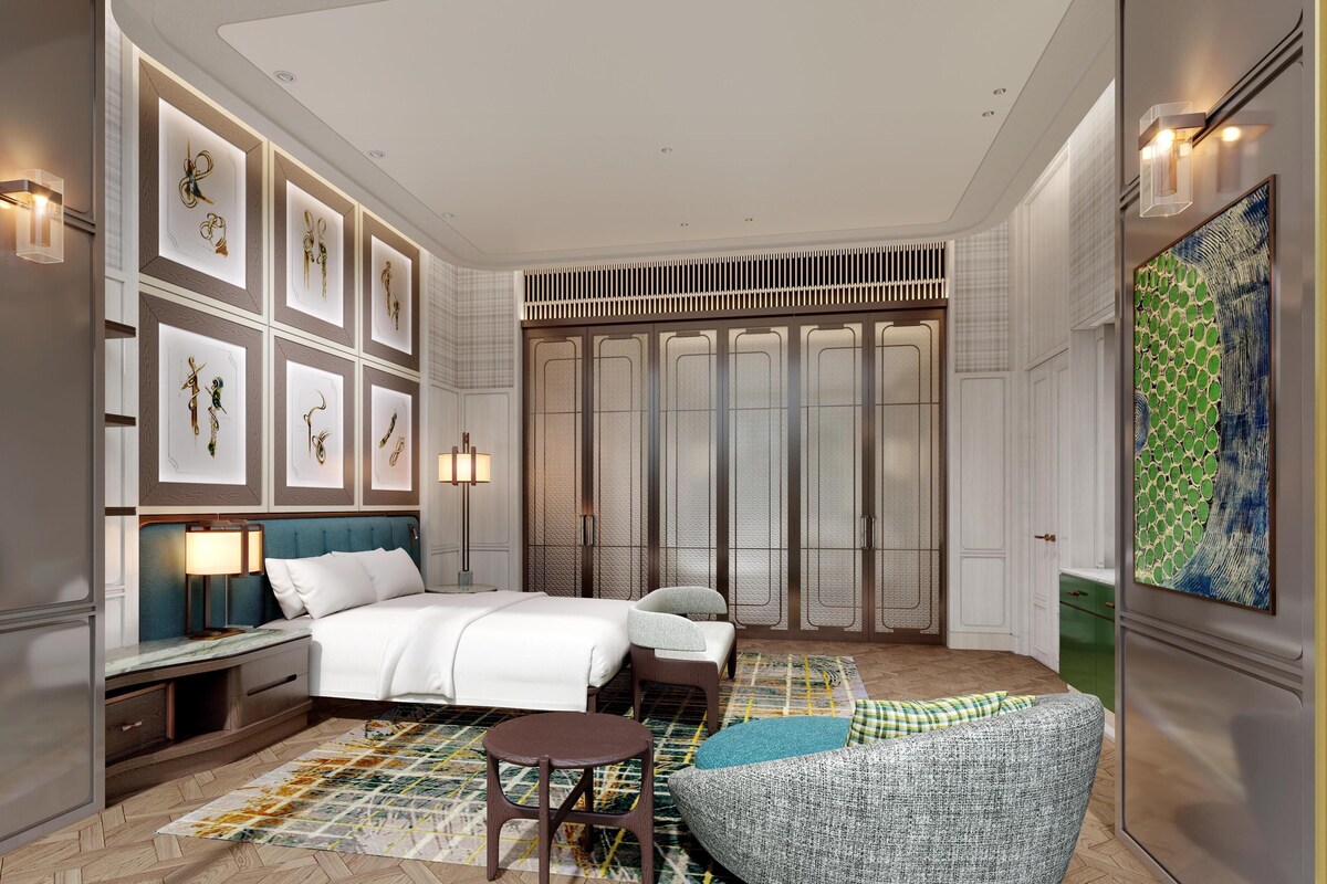 Executive Suite, 1 King Bed | Minibar (some free items), in-room safe, WiFi (free), bed sheets