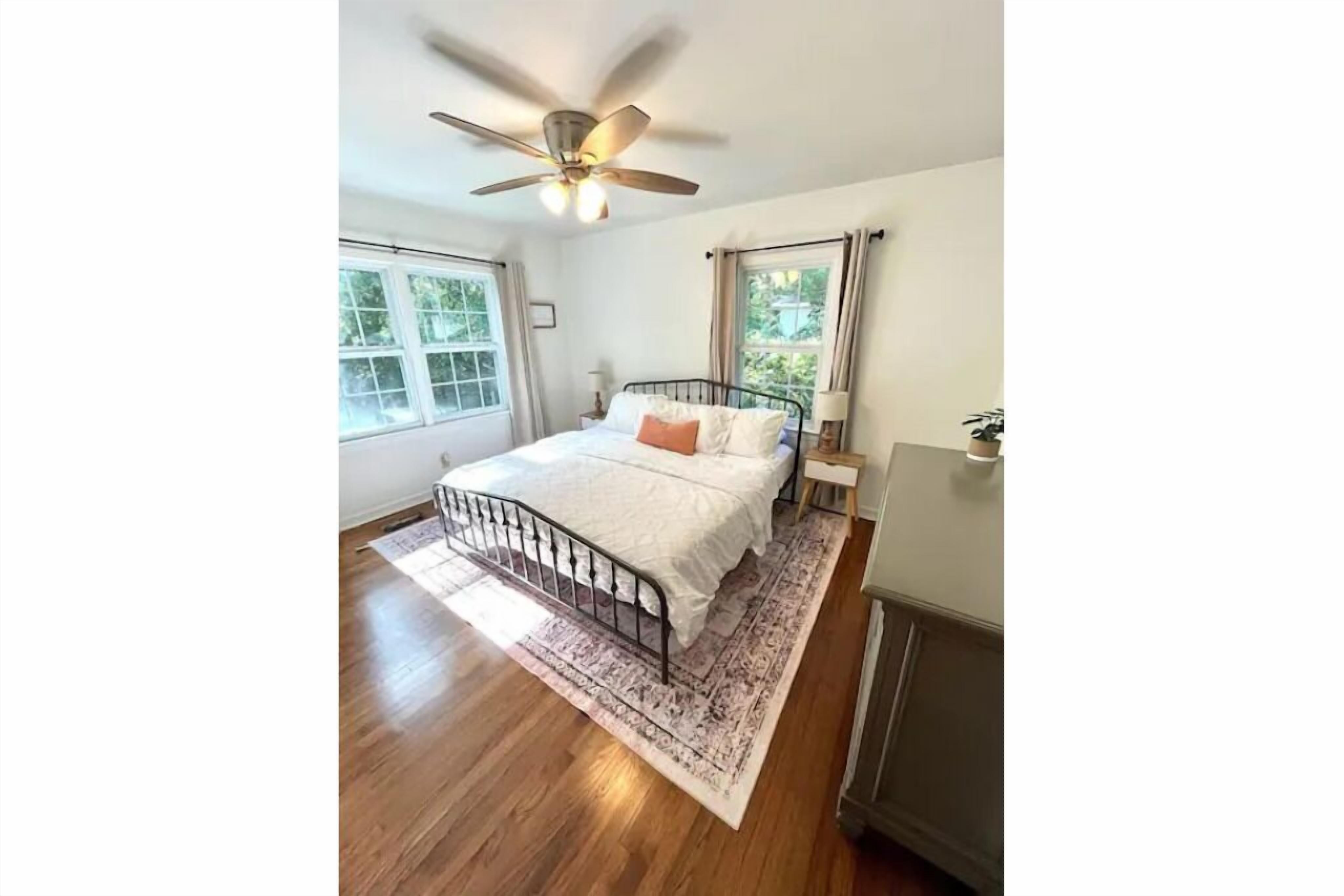 3 makuuhuonetta, silitysrauta/-lauta, Wi-Fi, vuodevaatteet