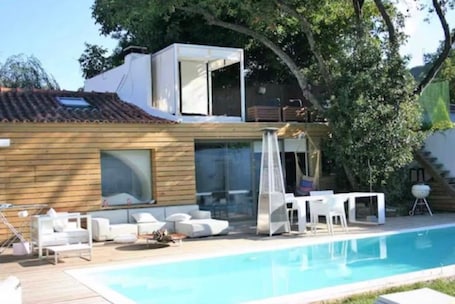 Pool. Holiday Home 'Casa Da Granja' with Mountain View, Wi-Fi and Air Conditioning
